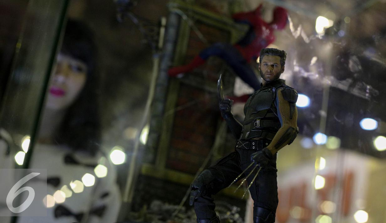 Mainan Wolverine dipajang disalah satu sudut di Toys Fair 2015 di Balai Kartini, Jakarta, Minggu (16/8/2015). Pameran ini menampilkan 250 booth, mulai dari komik hingga perlengkapan cosplay. (Liputan6.com/Faizal Fanani)