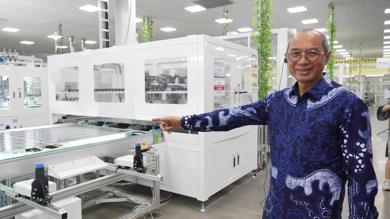 Kini Ada Pabrik Panel Surya Terintegrasi Berkapasitas 1 GWp di Kendal, Jadi Pertama & Terbesar di Indonesia
