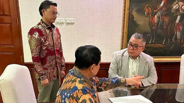 Pasangan Calon Gubernur dan Wakil Gubernur Sulteng Ahmad Ali dan Abdul Karim Aljufri tengah berbincang dengan Ketua Umum Partai Gerindra Prabowo Subianto. (Istimewa)