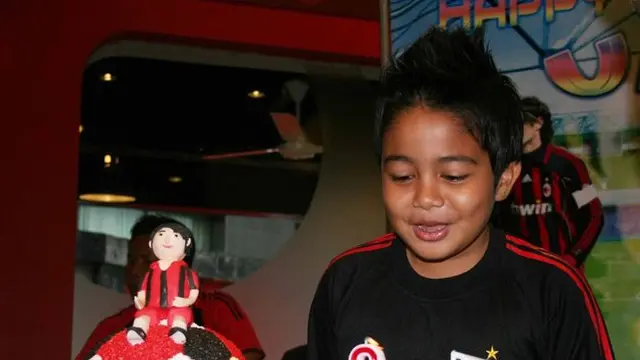 Transformasi Umay Shahab dari Penyanyi Cilik Hingga Sutradara Film