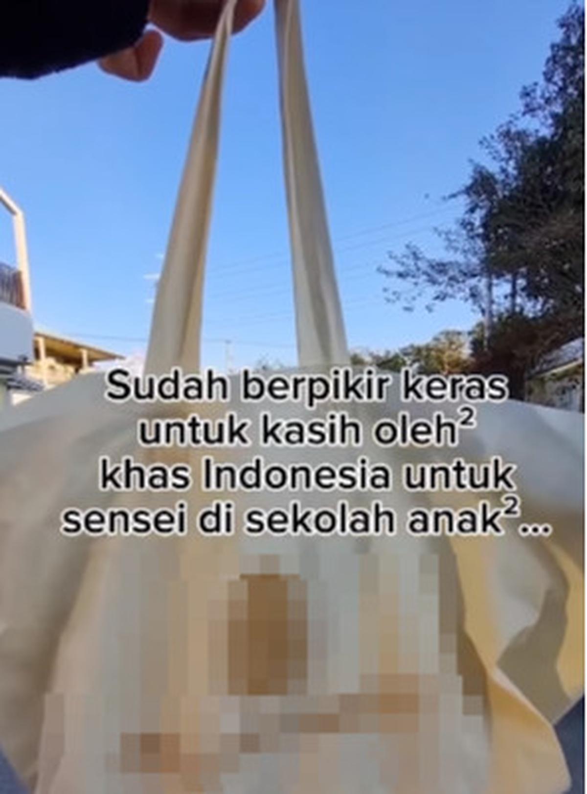 WNI Sudah Susah-Susah Cari Oleh-Oleh buat Guru di Jepang Malah Ditolak: