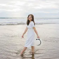 Liburan di Bali, intip gaya cantik Tasya Kamila pamer baby bump pakai dress floral di usia kehamilan 20 minggu anak keduanya. (Instagram/tasyakamila).