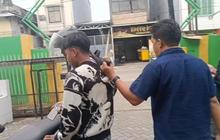 Anggota Geng Motor Ketinggalan Temannya Kabur Usai Serang Pelajar, Dikepung Warga Diberi 'Salam Olahraga