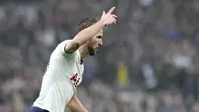 Striker Tottenham Hotspur Harry Kane merayakan golnya ke gawang Brighton & Hove Albion dalam lanjutan Liga Inggris di Tottenham Hotspur Stadium, Sabtu (26/12/2019). (AP Photo/Petros Karadjias)