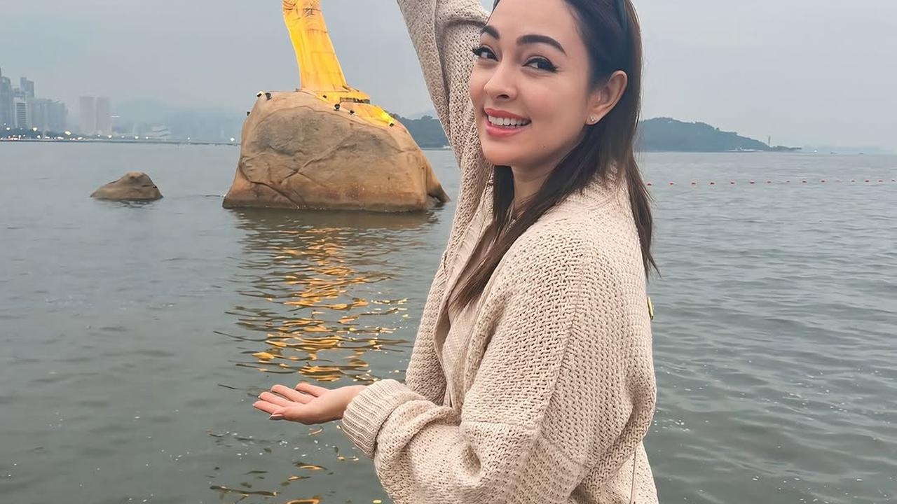Potret Reisa Broto Asmoro Liburan di Zhuhai Tiongkok, Tampil Ceria dengan Outfit Casual