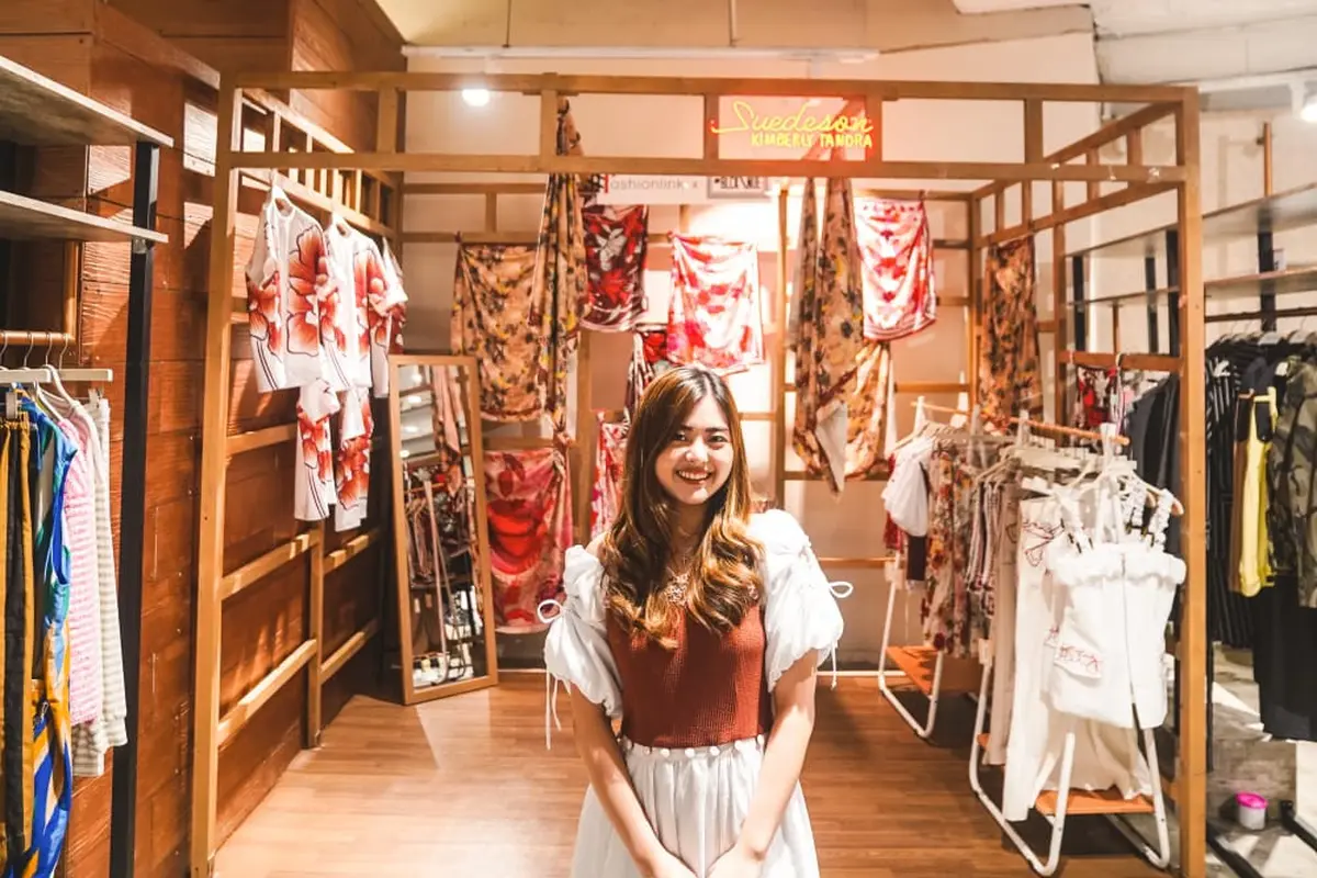 Cerita Desainer Kimberly Tandra Rintis Brand Suedeson dari Hobi Jahit Baju Boneka