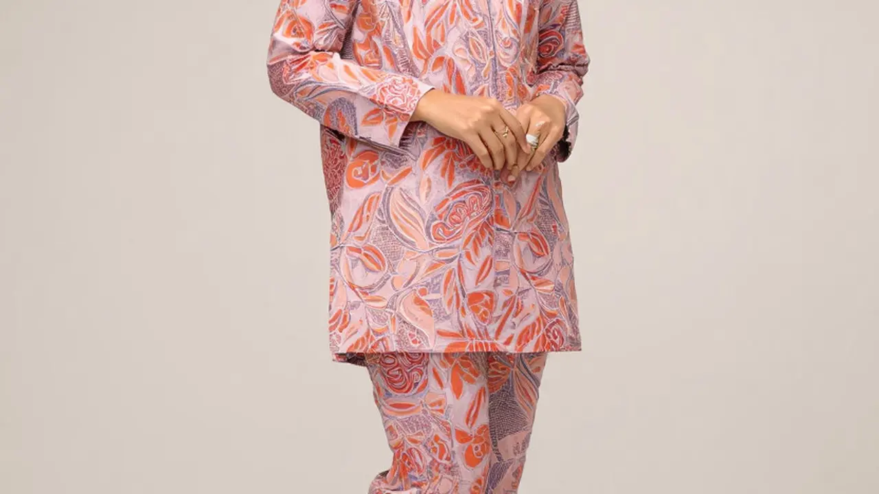 Model Baju Batik Motif Bunga Terbaru 2025/AI