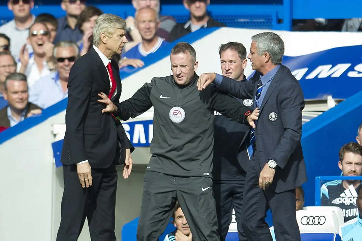 Arsene Wenger dan Jose Mourinho Hampir Baku Hantam