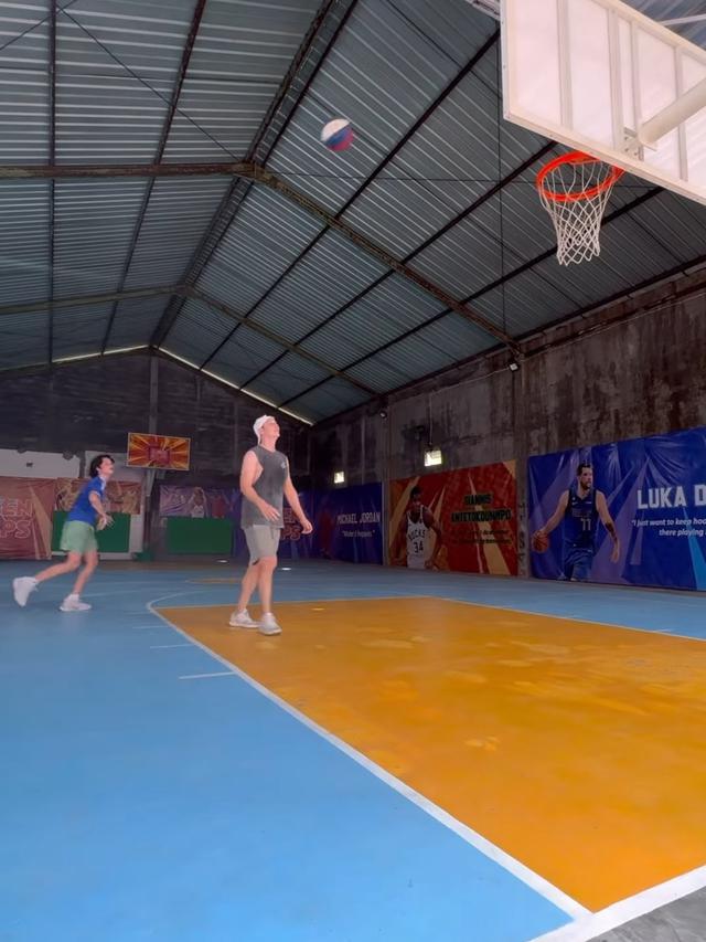 Mike Lewis dan Janisaa Pradja Kunjungi Kenzou