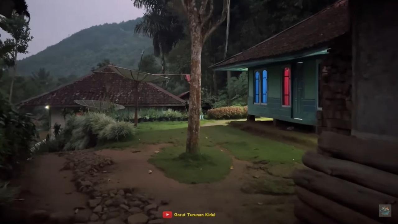 Deretan Rumahnya Masih Terbuat dari Kayu