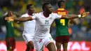 Bek Burkina Faso, Issoufou Dayo, merayakan gol yang dicetaknya ke gawang Kamerun. Burkina Faso akhirnya bisa menyamakan kedudukan menjadi 1-1 pada menit ke-75 setelah Dayo membobol gawang Kamerun. (AFP/Gabriel Bouys)