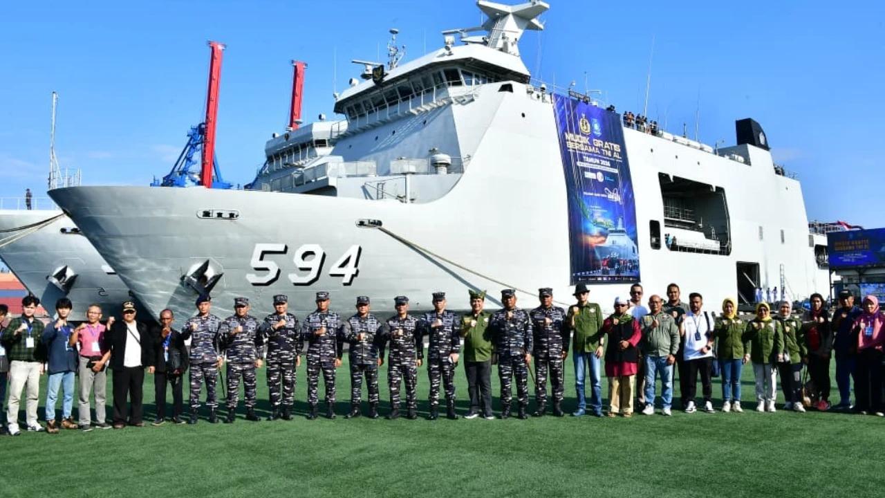 TNI AL Berangkatkan Pemudik Lintas Pulau Rute Jakarta-Bangka Belitung Gunakan KRI Semarang-594