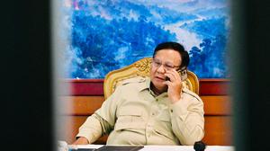 Momen Prabowo Telepon di Tengah Rapat Karhutla, Kebutuhan Pemadaman Ditambah