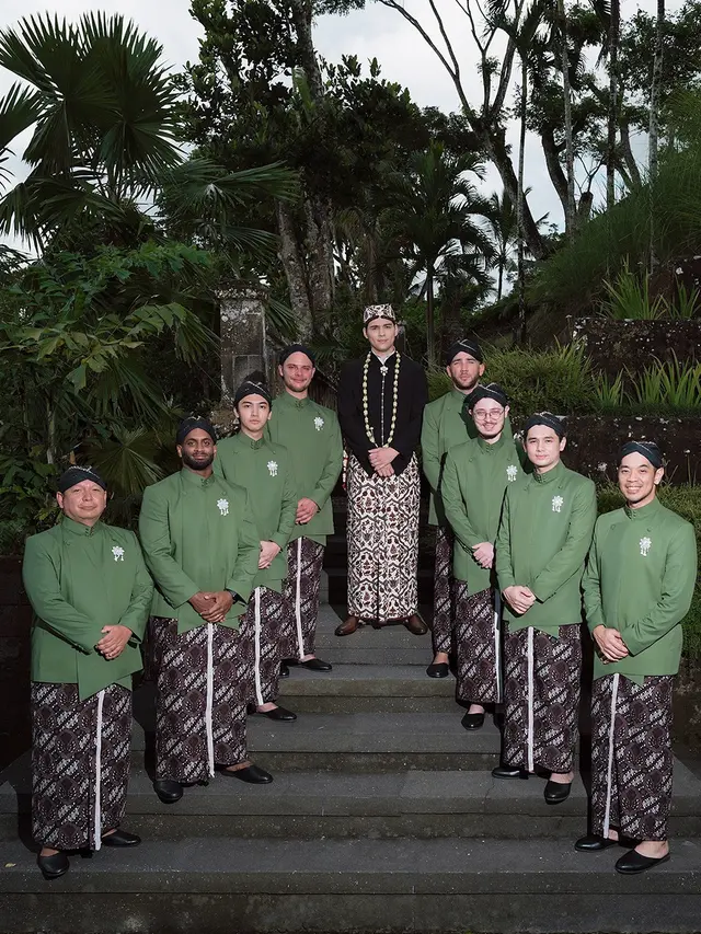 Gaya Serasi Luna Maya dan Maxime Bouttier Menikah di Bali dalam Balutan Busana Pengantin Adat Yogyakarta