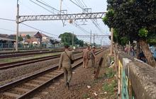 Heboh Sejoli Mesum di Pinggir Rel Kereta Jatinegara, Begini Faktanya
