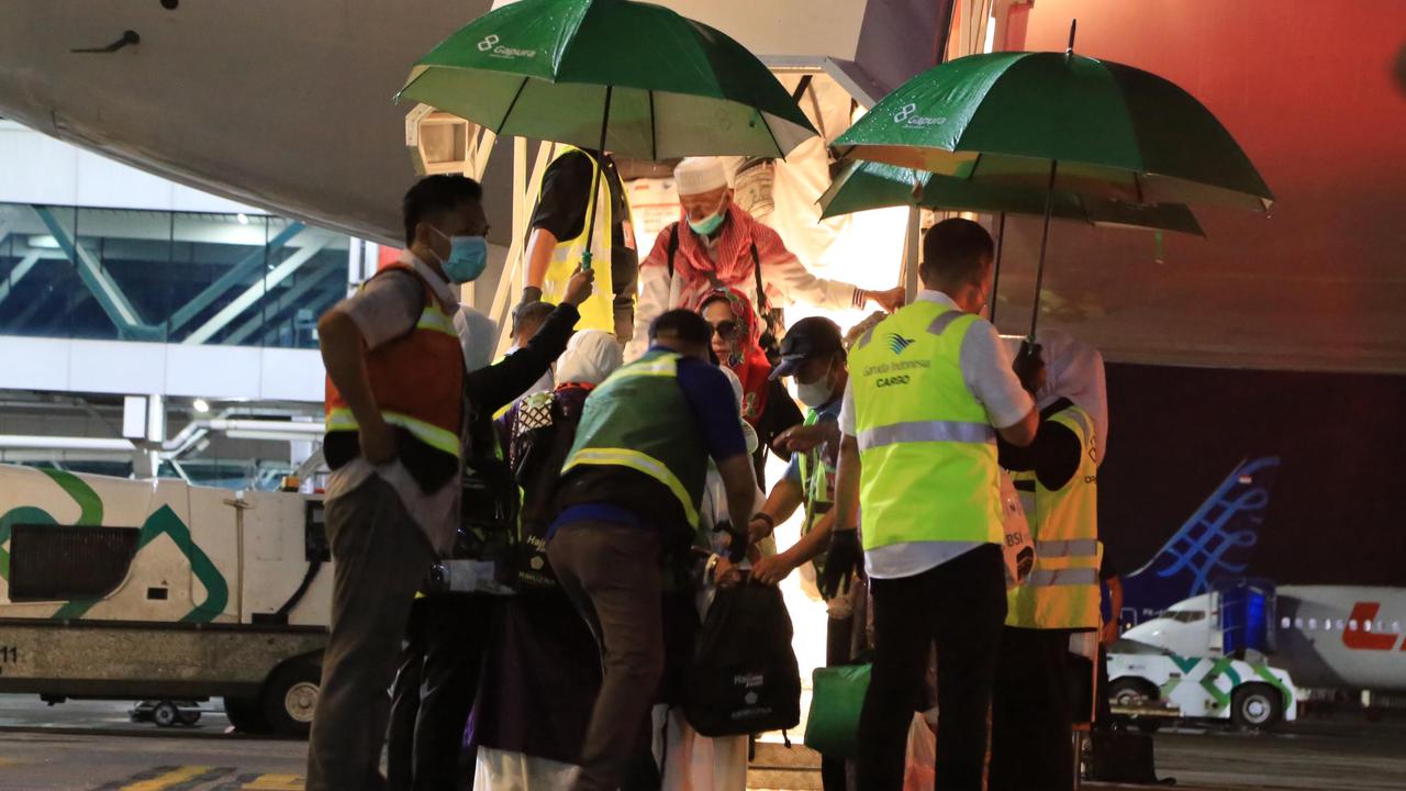 Kisah Haru Nurdin, Berangkat Haji Berdua Pulang Hanya Bawa Koper Bertuliskan Nama Ibunda