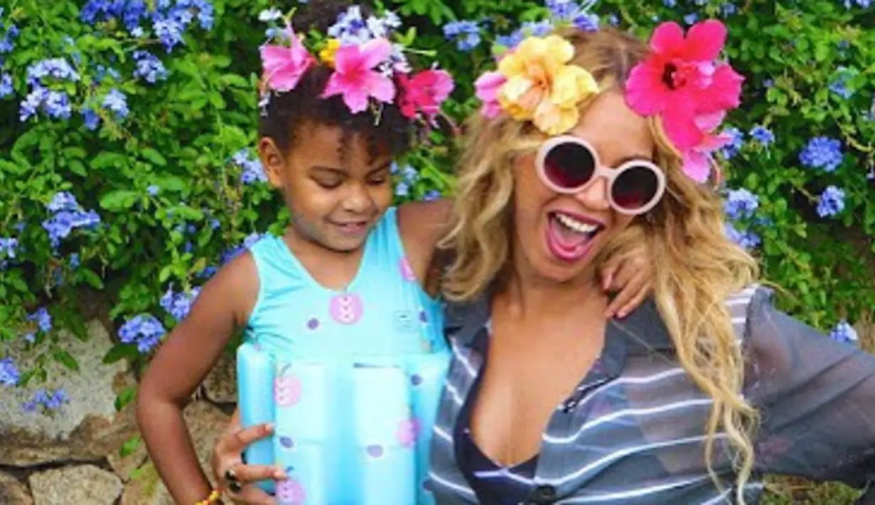 Belum lama ini, Beyonce dan Jay Z baru saja dikaruniai anak kembar. Sempat membuat publik penasaran lantaran pasangan suami istri ini tak kunjung memberi tahu wajah kedua anaknya tersebut. (Instagram/Beyonce)