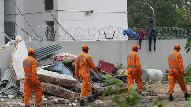 Polisi Jaga Ketat Lokasi Jatuhnya Pesawat Air India
