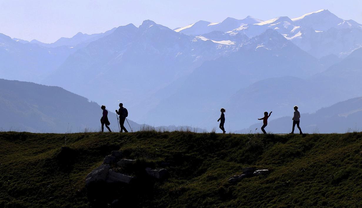 Foto Indahnya Pemandangan Pegunungan Alpen Di Austria