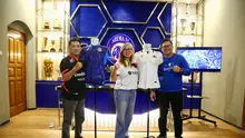 Arema FC resmi meluncurkan jersey musim 2026/2027. Warna navy, off white, dan motif Lotus menjadi simbol identitas baru Singo Edan (Dok. Arema FC)