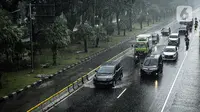 Begini Cara Aman Mengemudi Saat Kondisi Hujan
