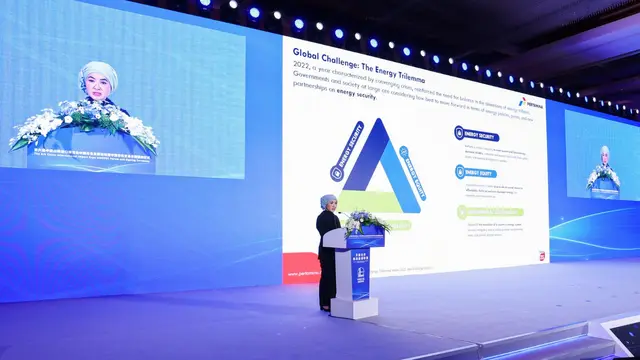 Penandatanganan Nota Kesepahaman (MoU) antara Direktur Utama & CEO PT Pertamina (Persero), Nicke Widyawati, dan Ma Yongsheng, Ketua Sinopec Group, di Shanghai, Tiongkok. (Dok Pertamina)
