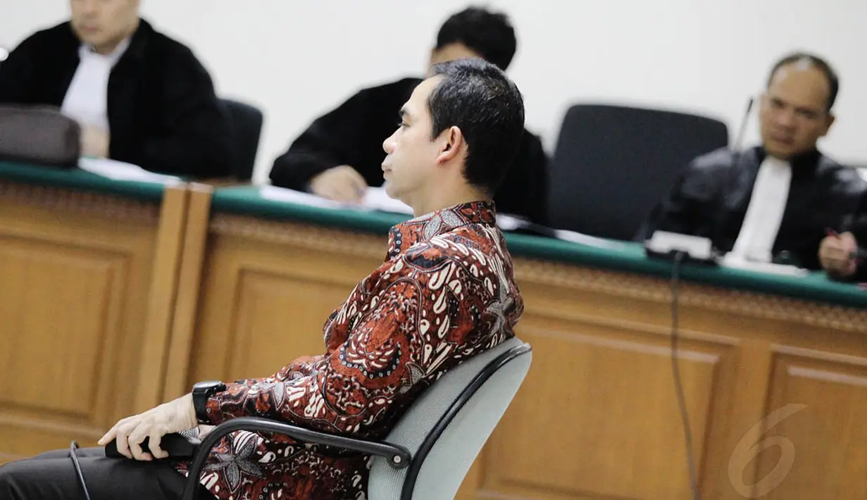 Terdakwa kasus suap pengurusan gugatan sengketa pilkada di Mahkamah Konstitusi, Tubagus Chaeri Wardana dituntut hukuman 10 tahun penjara serta denda sebesar Rp 250 juta, oleh Jaksa Penuntut Umum. Jakarta, Senin, (26/5/14) (Liputan6.com/Fiazal Fanani)