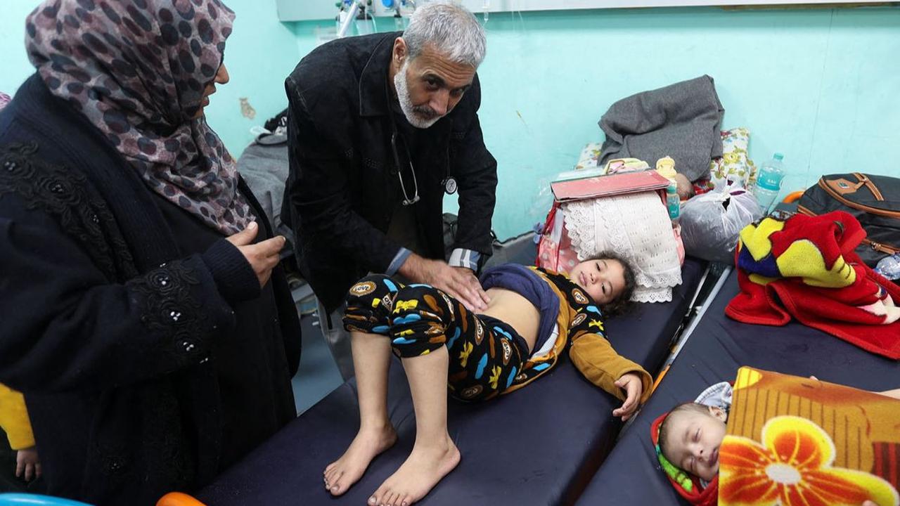Said Abdulrahman Maarouf, seorang dokter Palestina yang bekerja di rumah sakit Al-Ahli Al-Arab di Kota Gaza, baru saja terbebas setelah menjadi korban penculikan tentara zionis Israel dan mendapatkan berbagai penyiksaan selama 45 hari penahanan. Foto:&nbs
