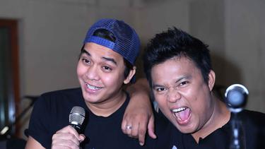 Debut Karier Musik Billy Syahputra Tak Canggung Photo Fimela Com