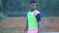 Pemain Tira Persikabo Ronaldo Wanma. (Nandang Permana/Bola.com)