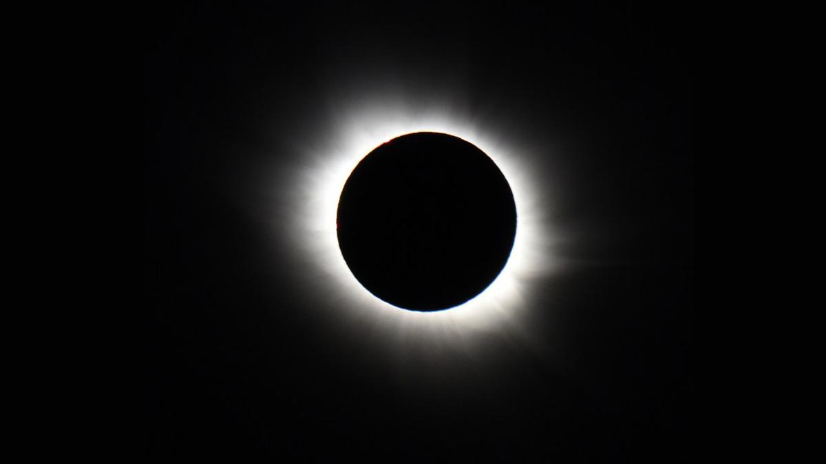 Gerhana Matahari Cincin Menyapa Bumi 17 Februari 2026, Apa Bedanya dengan Gerhana Matahari Total?