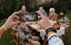 Ilustrasi piknik menyenangkan bersama keluarga (pexels/AskarAbayev)