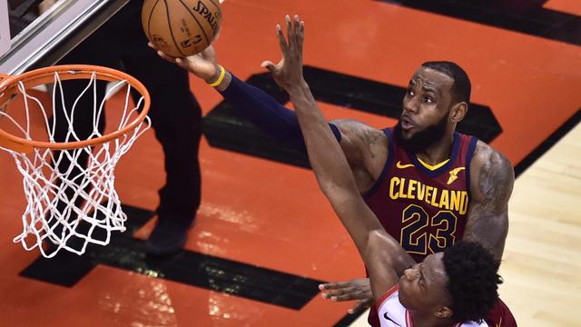 Aksi LeBron James saat Cavaliers Kalahkan Raptors di Gim Pertama Play-off NBA