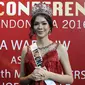 Puteri Indonesia 2016, Kezia Warouw saat berbagi cerita dengan awak media di Graha Mustika Ratu, Jakarta, Selasa (7/2). Kezia Warouw meraih Miss Phoenix Best Smile dalam ajang Miss Universe 2016 di Manila. (Liputan6.com/Herman Zakharia)