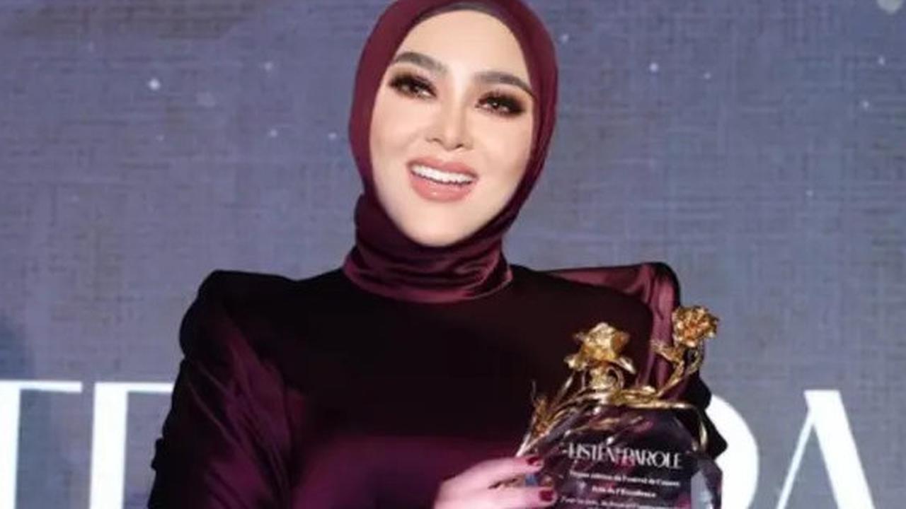 Christine Hakim Buka Suara Soal Penghargaan Syahrini di Cannes yang Jadi Polemik