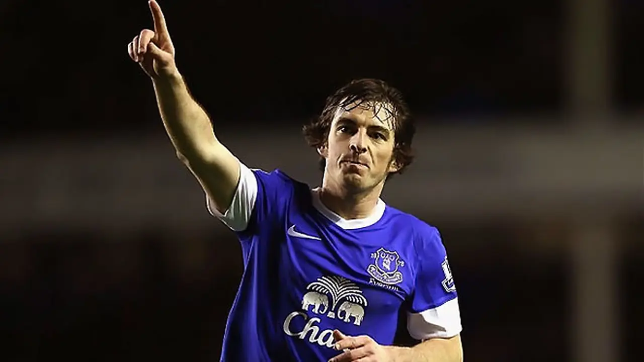 leighton-baines-131028a.jpg