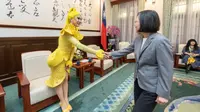 Pemenang RuPaul’s Drag Race 2024 Asal Taiwan Nymphia Wind Tampil di Hadapan Presiden Tsai Ing-wen