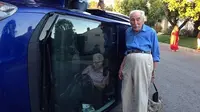 Mobil pasutri kakek nenek terguling di Bel Air di California (gambar dari RMG News)