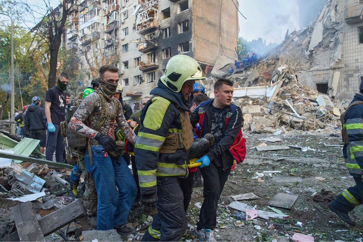 FOTO: Detik-Detik Drone Rusia Menyerang Gedung Bertingkat di Ukraina