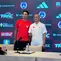 Ezra Walian dan Kurniawan Dwi Yulianto mewakili pemain dan pelatih Indonesia All Stars dalam sesi konferensi pers jelang laga ekshibisi melawan Aston Villa di Hotel Mulia, Jakarta, Jumat (31-7-2026). (Bola.com/Muhammad Adi Yaksa)