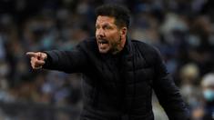 Peran pelatih dalam sebuah klub amat krusial dalam mengangkat performa klub yang ditangani. Pihak klub tentu akan dengan senang hati mempertahankan keberadaan pelatih dalam jangka panjang jika performanya mampu mengangkat prestasi klub. Seperti 5 pelatih berikut. (AFP/Miguel Riopa)