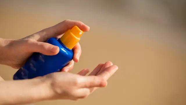 Ternyata Ini Lho Trik Menggunakan Ulang Sunscreen Tanpa Merusak Makeup, Sudah Tahu?