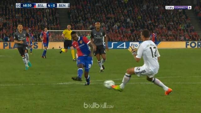 Berita video highlights Liga Champions 2017-2018 antara Basel melawan Benfica dengan skor 5-0. This video presented by BallBall.