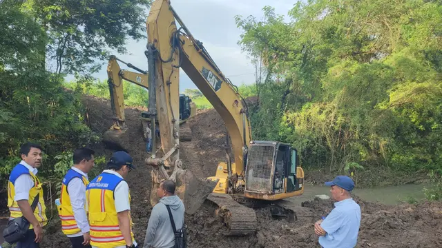 Kondisi jembatan Trans Timor tepatnya di depan Brigif Kupang ambruk.