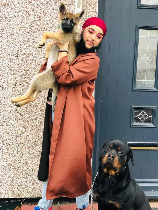 Harnaam Kaur, perempuan 31 tahun ini memiliki jenggot lebat yang tumbuh ketika ia berusia 11 tahun. (Foto: Instagram/ @HarnaamKaur)