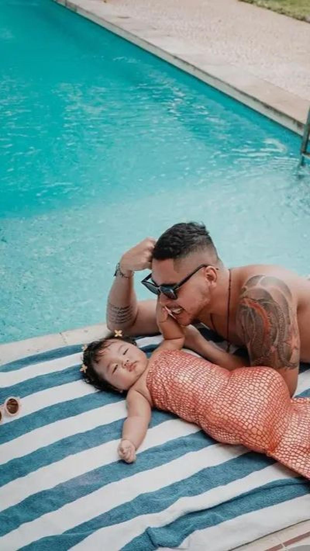 Krisjiana memiliki penampilan yang macho dan tegas, tetapi dia juga&nbsp; tipe orang yang sangat sayang keluarganya.