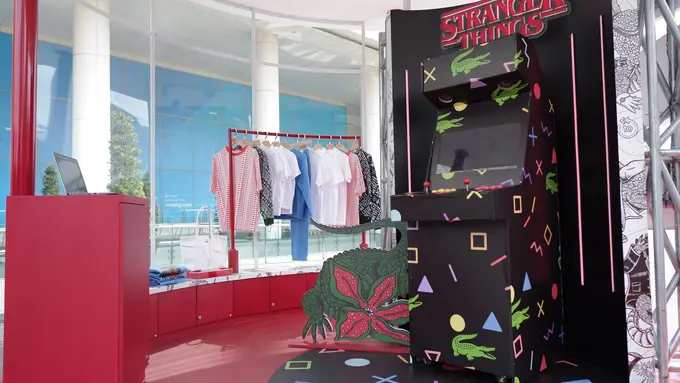 Kolaborasi Lacoste dan Netflix Hadirkan Ikon Series Paling Favorit dalam Koleksi Busana