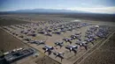 Pemandangan dari atas sejumlah pesawat terbang tua, termasuk Boeing 747-400 terparkir di Victorville, California. Foto di ambil pada 13 Maret 2015. (REUTERS/Lucy Nicholson)
