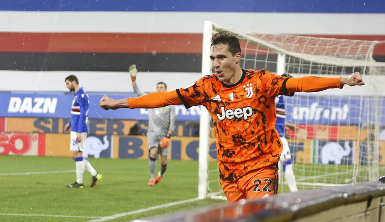 Pemain Juventus Federico Chiesa melakukan selebrasi usai mencetak gol ke gawang Sampdoria pada pertandingan Serie A Liga Italia di Stadion Luigi Ferraris, Genoa, Italia, Sabtu (30/1/2021). Juventus sukses mengalahkan tuan rumah Sampdoria 2-0. (Tano Pecoraro/LaPresse via AP)