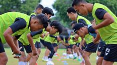 Persikabo 1973 mendapat angin segar dengan bergabungnya 4 pemain yang sempat absen dalam beberapa laga terakhir. Keempatnya terlihat kembali berlatih bersama tim dalam latihan terakhir menjelang laga kontra Persita Tangerang yang dijadwalkan Jumat, (11/2/2022). (Bola.com/Nandang Permana)